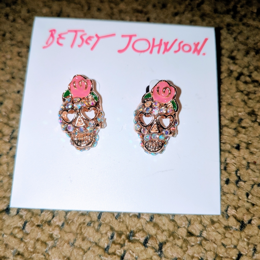 BETSEY JOHNSON SKULL EARRINGS